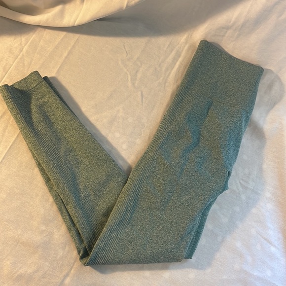 NWOT Womens First In Class Seamless booty scrunch Mint Leggings center podium - Picture 8 of 8